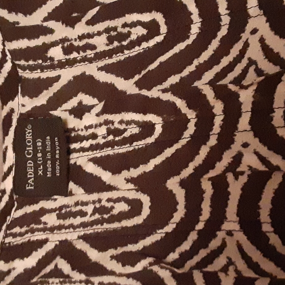 Faded Glory (Black and White) Tank Blouse, little loose, so it can Flare. - Picture 4 of 10